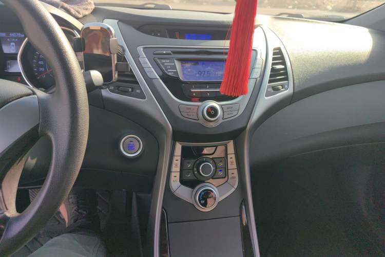 Used Hyundai Elantra (5th Generation / Langdong) 2015 1.6L Manual Leading Model
