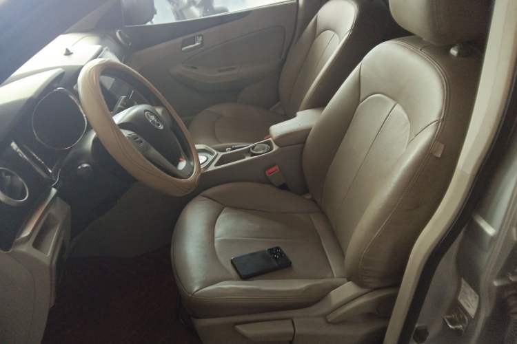 Used Venucia T70 2015 2.0L CVT Smart Choice Edition Left Front Seat