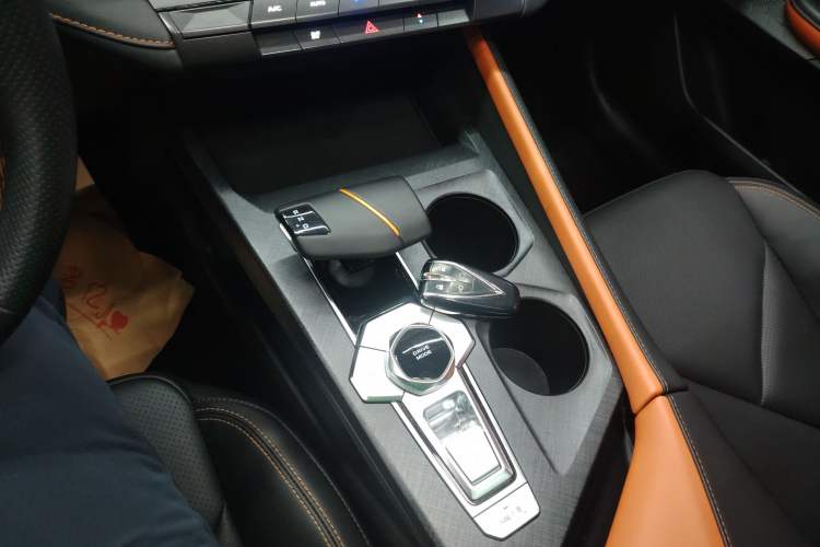 Used CHANGAN UNI-V iDD 2023 ZhiDian iDD 1.5T 113km Smart & Fun Version Gear Lever