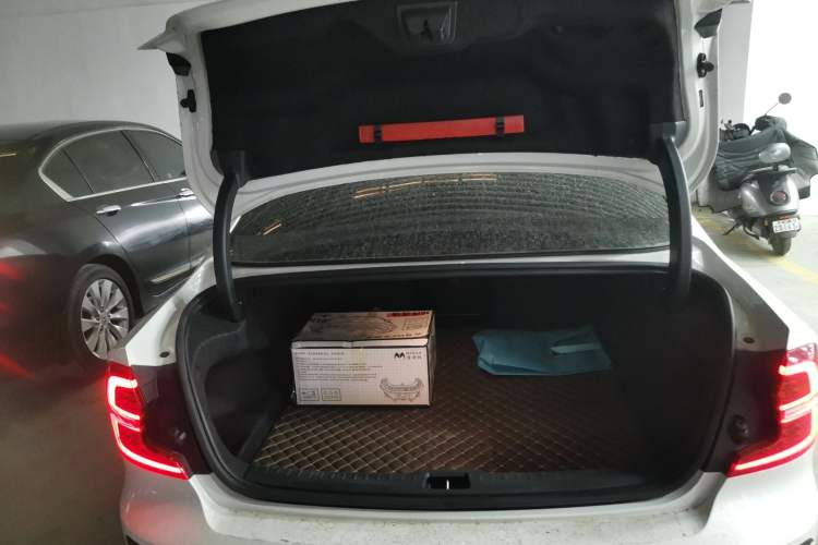 Used Volvo S60 2021 T4 Zhiyi Luxury Edition Trunk