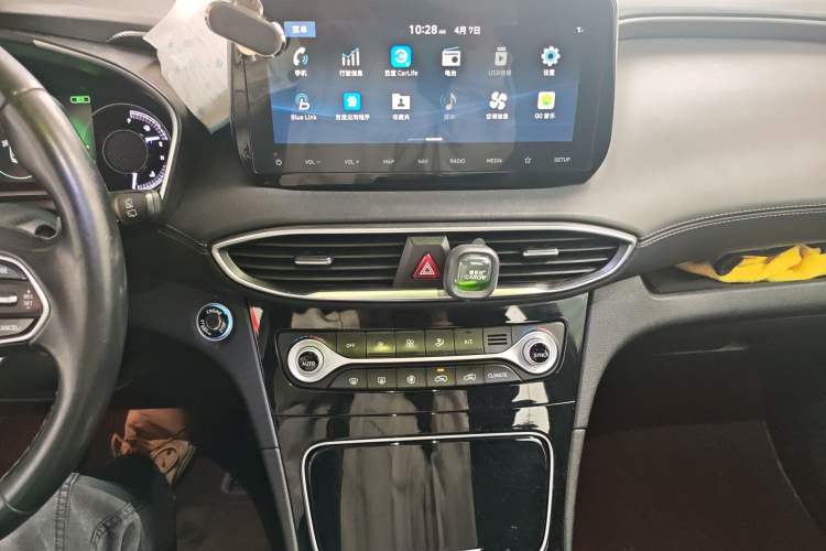 Used Hyundai Santa Fe 2020 380 TGDi Automatic Two-Wheel Drive GLS Luxury Edition Audio And AC Panel