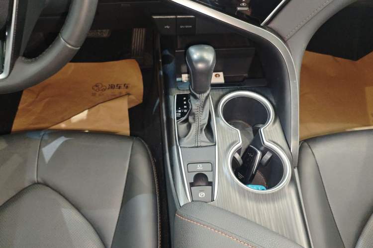 Used Toyota Camry 2021 2.0G Luxury Edition
