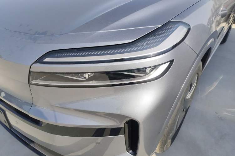 Used ONVO Luxeed L90 2025 Model—Max Six-Seater Version
