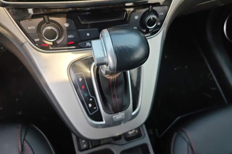 Used Haval H6 2017 Blue Label Sport Edition 1.5T Automatic Two-Wheel Drive Luxury Model Gear Lever