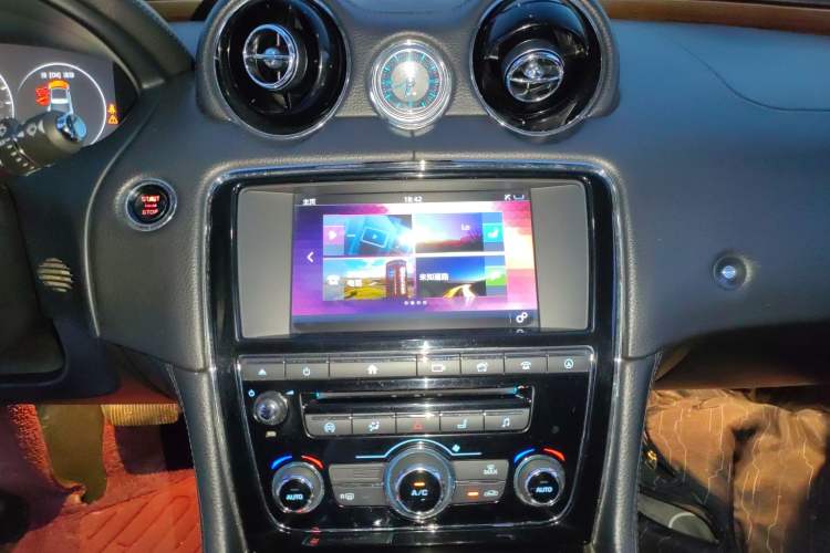 Used Jaguar XJ 2016 XJL 2.0T Two-Wheel-Drive Elegant Business Edition
