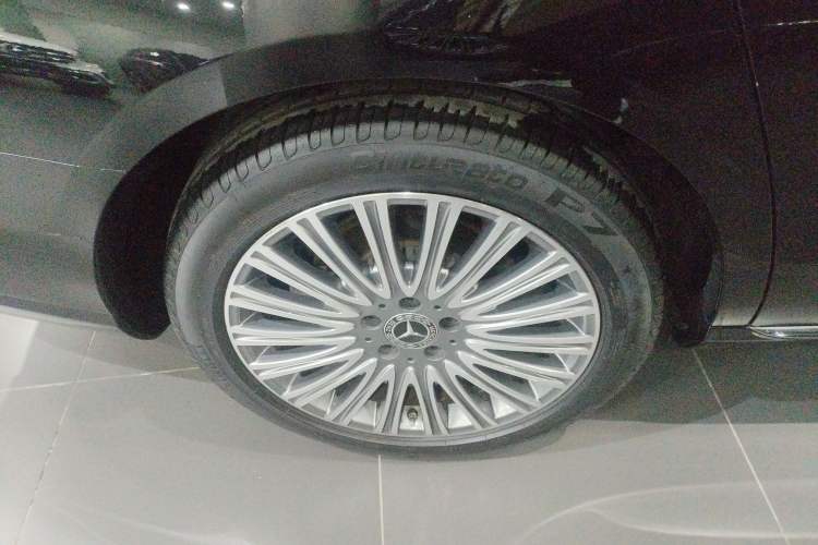 Used Mercedes-Benz E-Class 2022 Second Facelift E 300 L Fashion Edition Right Rear Wheel Hub