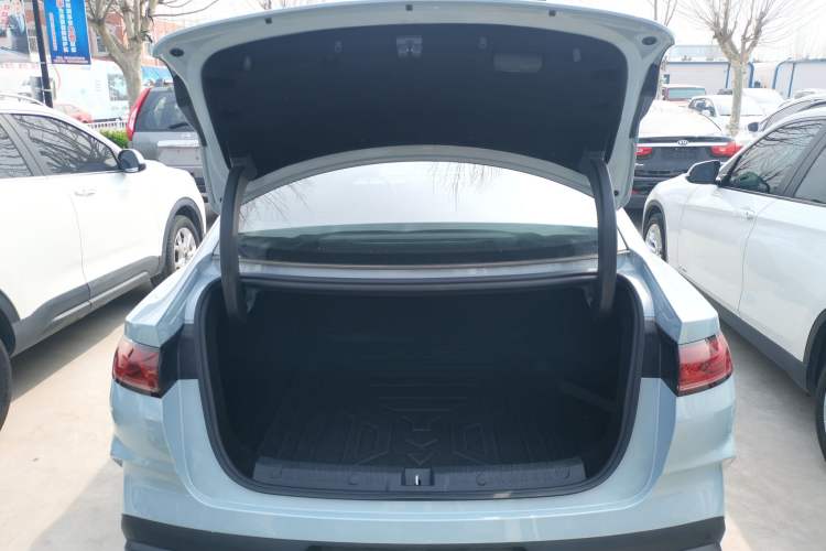 Used BYD Qin L 2025 DM-i Smart Drive 80KM Leading Model Trunk