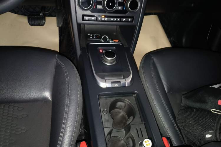 Used Land Rover Discovery Sport 2018 240 PS PURE Edition Gear Lever