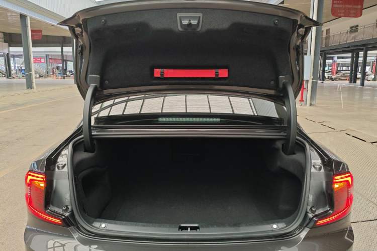 Used Volvo S90 2024 B5 Zhiyi Luxury Edition
