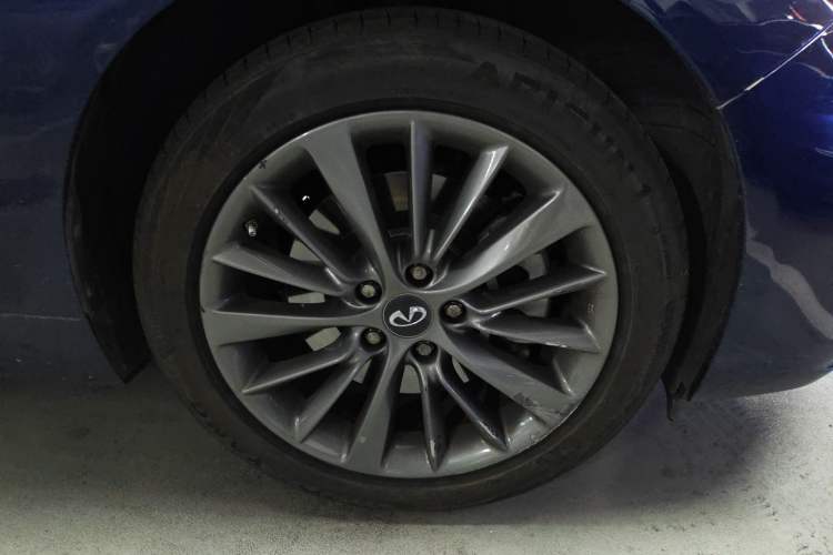 Used Infiniti Q50L 2018 2.0T Enjoyment Version China V Standard Right Front Wheel Hub