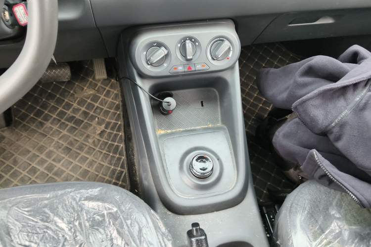 Used Wuling Hongguang New Energy 2024 All-Electric Model 300KM Standard Version
