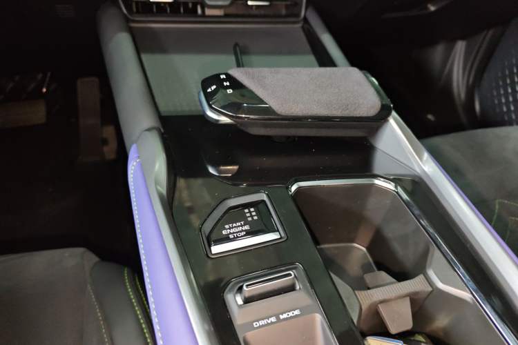 Used CHANGAN UNI-T 2023 2nd Generation 1.5T Sport Edition Flagship Version Gear Lever