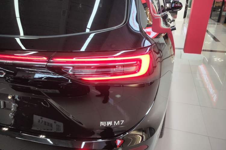 Used Hima AITO M7 2024 1.5T Intelligent Driving Rear-Drive Pro Version 6 Seats Right Rear Taillight