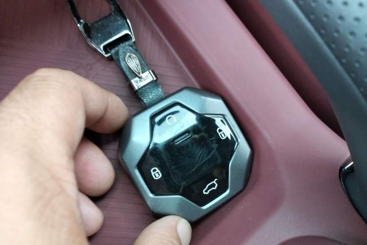 Used JETOUR Traveler 2024 2.0T All-Wheel-Drive Silver Dragon Wings
