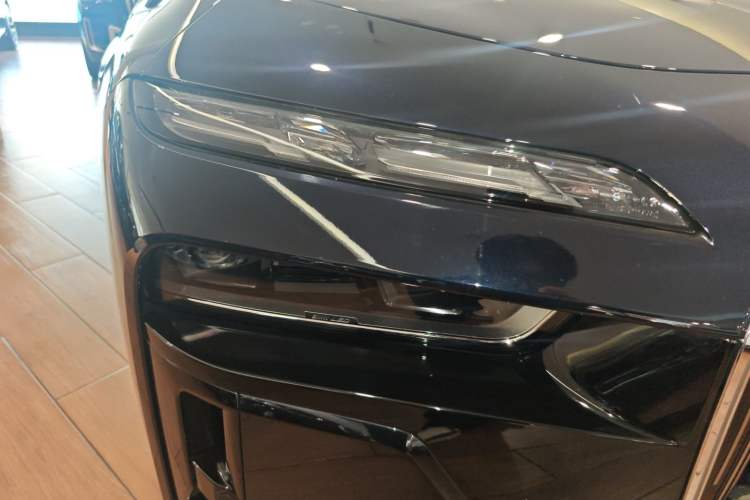 Used BMW 7 Series 2023 Restyled 740Li Luxury Edition M Sport Package Right Front Headlight