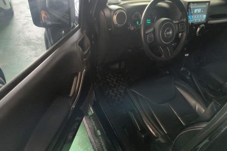 Used Jeep Wrangler 2015 3.0L Sahara Four-Door Comfort Edition