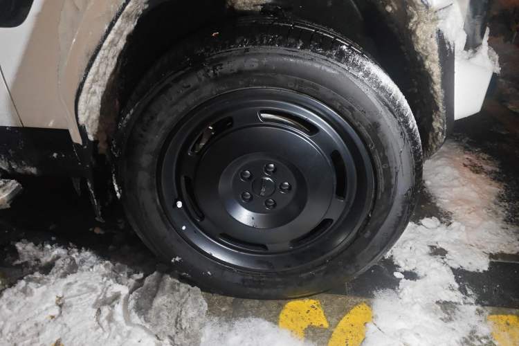 Used iCAR V23 2025 401 Two-Wheel Drive Advanced Edition Right Front Wheel Hub