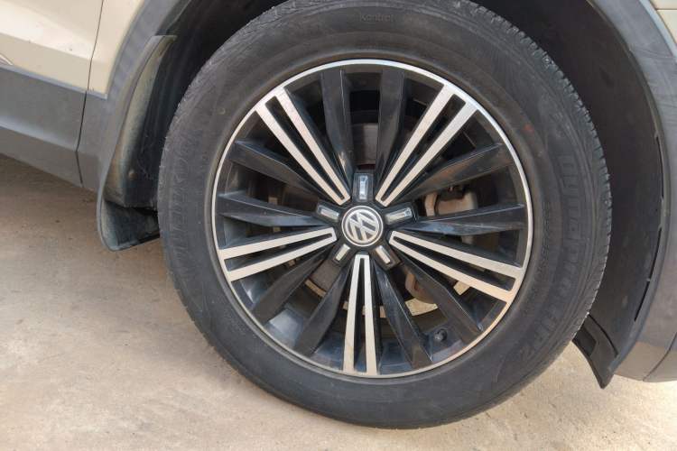 Used Volkswagen Tiguan L 2019 330TSI Automatic Two-Wheel Drive Panoramic Comfort Edition China V Standard Right Front Wheel Hub