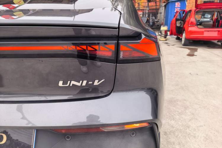 Used CHANGAN UNI-V 2023 1.5T Prestige Model Right Rear Taillight