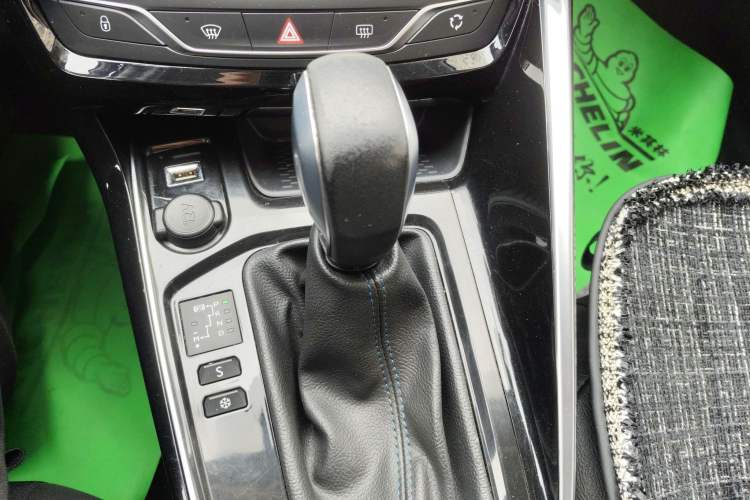 Used Peugeot 308 2016 1.6L Automatic Luxury Edition Gear Lever