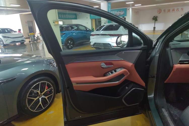 Used BYD Tang L 2025 DM 175KM Drone Player Edition