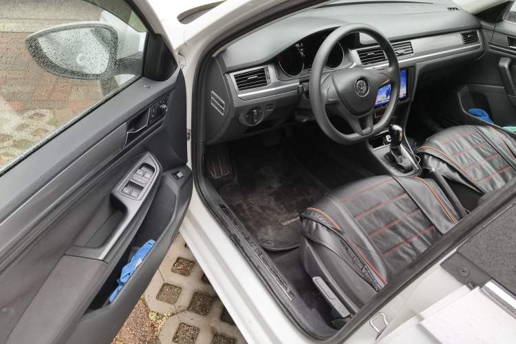 Used Volkswagen Bora 2016 1.6L Automatic Fashion Model Driver Seat