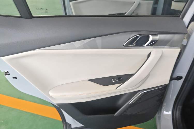 Used Lynk & Co 06 EM-P 2022 PHEV 84 km Range Pro Version