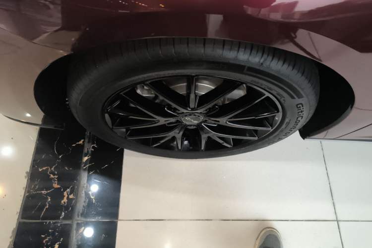 Used BYD Seal 07 DM-i 2025 DM-i 1.5L 125km Elite Model Left Front Wheel Hub