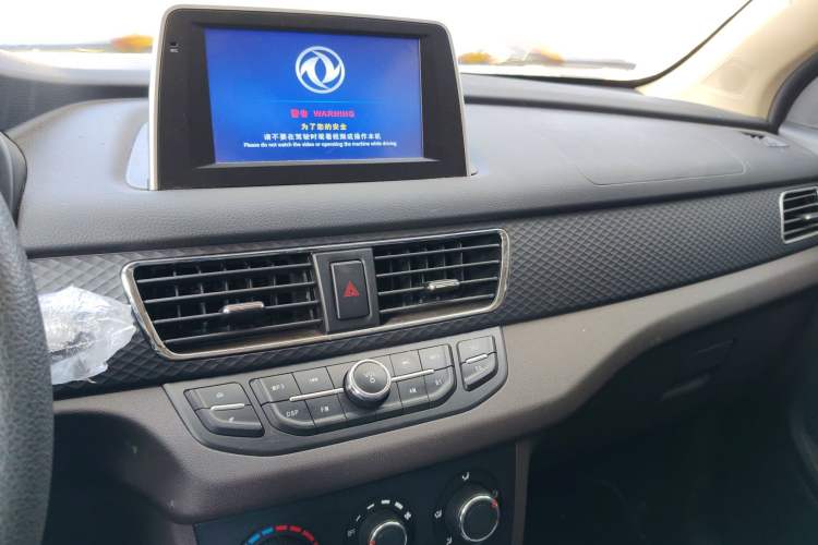 Used Dongfeng Fengon 330 2018 1.5L 330S Comfort Edition China V Standard DK15