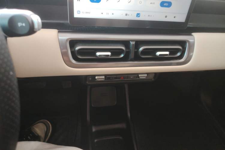 Used Wuling Bingo PLUS 2024 510 km Flagship Edition Four-Seater Version Audio And AC Panel