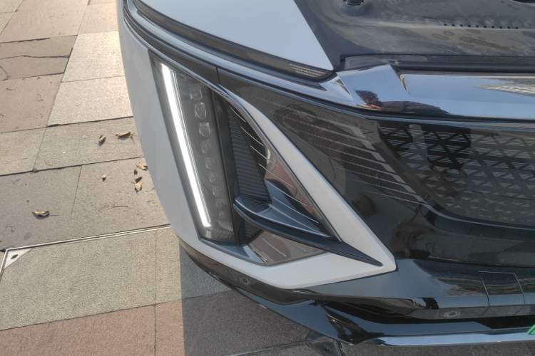 Used Cadillac LYRIQ 2022 Four-Wheel-Drive High-Performance Deluxe Edition