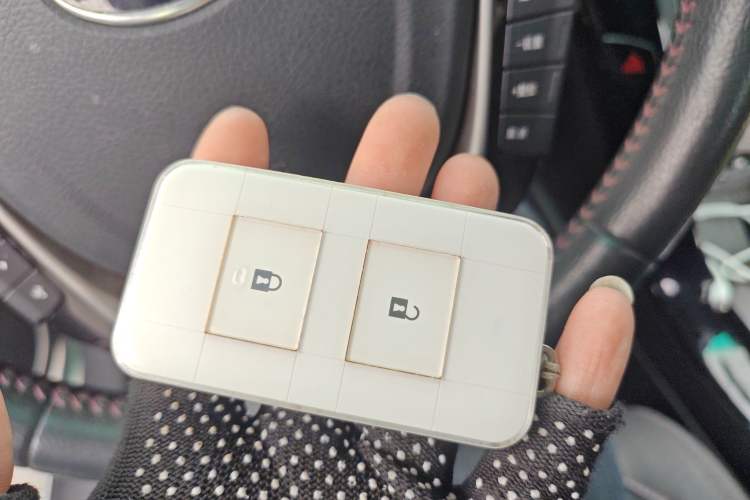 Used BYD Qin New Energy 2014 1.5T Cool Black Knight Flagship Model
