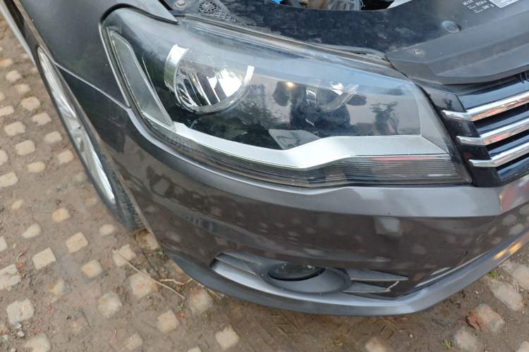 Used Volkswagen Bora 2013 1.6L Automatic Luxury Model Right Front Headlight