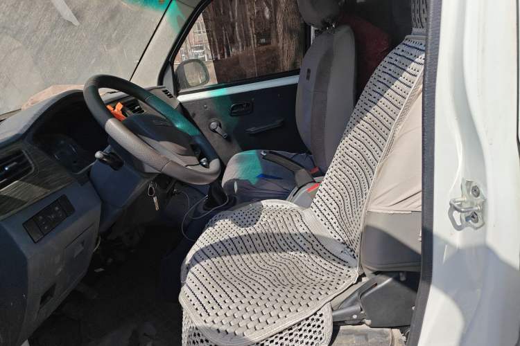 Used Jinbei Hiace X30 CNG 2023 1.5L Natural Gas Super-Enjoyment Van 2/5 Seats No Air Conditioning SWCC15M Left Front Seat