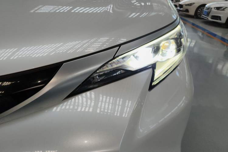 Used Toyota SIENNA 2023 2.5L Hybrid Platinum Edition Left Front Headlight