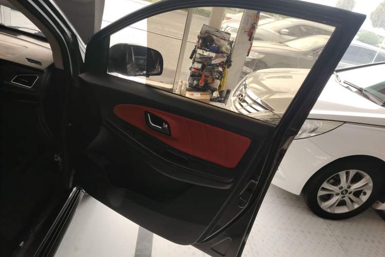 Used FAW Yingzhi G3 2016 G3S 1.5L CVT Luxury Navigation Edition
