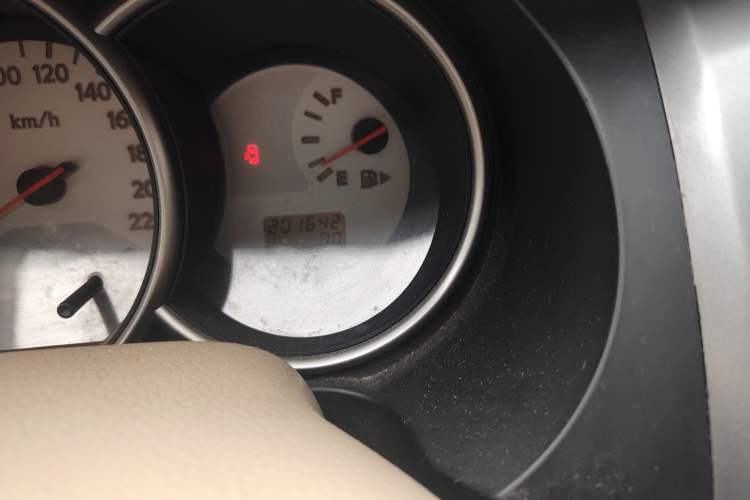 Used Nissan Livina 2010 Jingyue Edition 1.6L Manual All-Around Model
