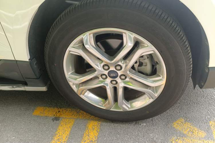 Used Ford Edge 2016 EcoBoost 245 Four-Wheel Drive Titanium Edition 7-Seater Right Front Wheel Hub