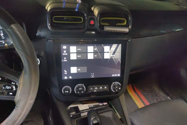 Used Lynk & Co 03 2019 03+ 2.0TD Automatic Hunter Edition Audio And AC Panel