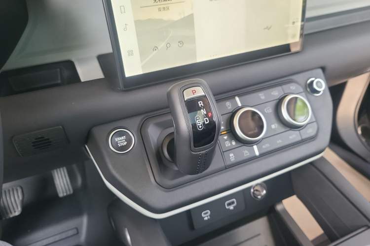 Used Land Rover Defender 2024 90 2.0T P300 S Gear Lever