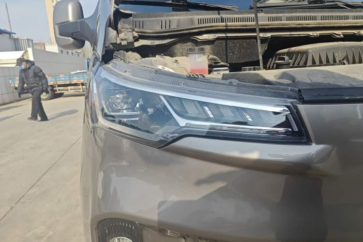 Used Iveco Fidato 2023 C33 Passenger Van 2.0T 110 kW Manual Transmission Starlight Edition High Roof Right Front Headlight