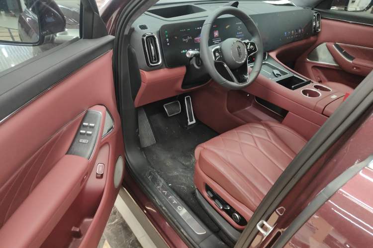 Used Hima AITO M8 2025 Extended-Range Max+ Version 53.4 kWh 6-Seater Edition
