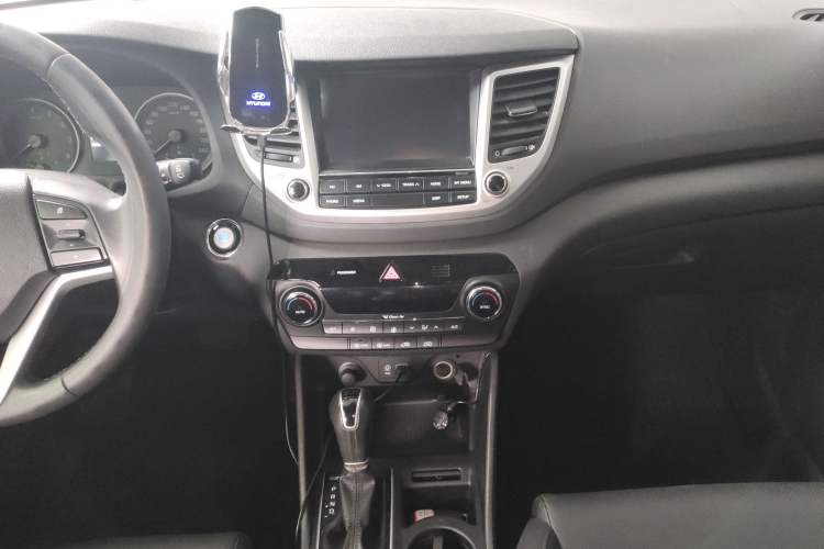 Used Hyundai Tucson 2018 1.6T Dual-Clutch Two-Wheel Drive 15th Anniversary Special Edition
