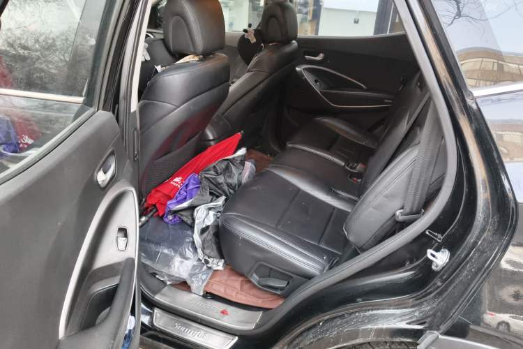 Used Hyundai Santa Fe 2013 2.4L Automatic 4x4 Comfort Edition Left Rear Seat