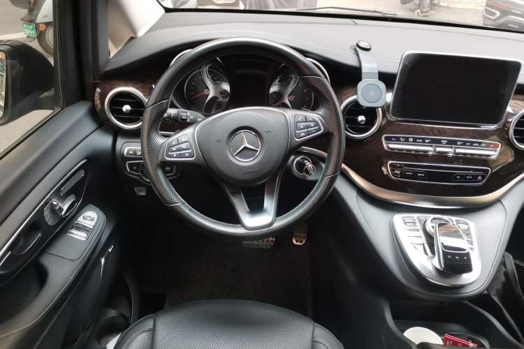 Used Mercedes-Benz V-Class 2018 V 260 Prestige Edition China VI Steering Wheel