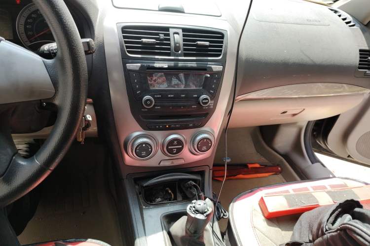 Used Bestune B50 2012 1.6L manual fashion version Audio And AC Panel