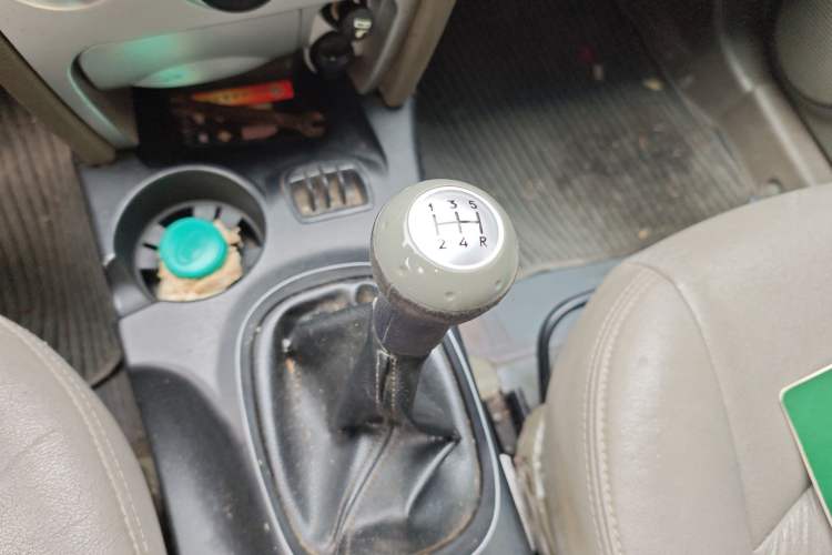 Used Huatai Santa Fe Classic 2011 2.0L Gasoline Manual Two-Wheel Drive Luxury Version Gear Lever