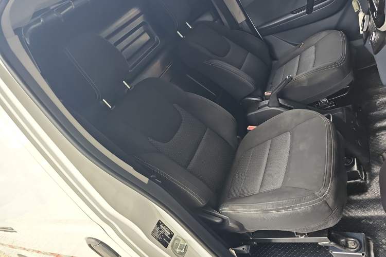 Used SAIC MAXUS EV30 2023 Pure-Electric Smart Logistics Expert with Long Wheelbase Guoxuan