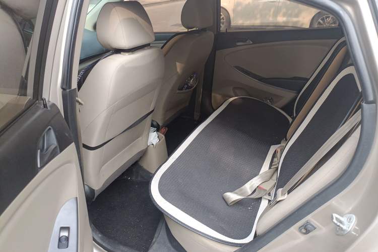 Used Hyundai Verna (older generation) 2014 1.4L Automatic Smart GLS Left Rear Seat