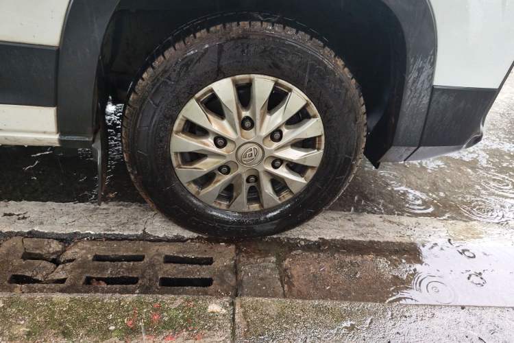 Used SAIC MAXUS Xintu V90 2019 2.0T Manual ZhiDuXing Rear-Drive Single-Tire Extended-Height Roof 7-Seater
